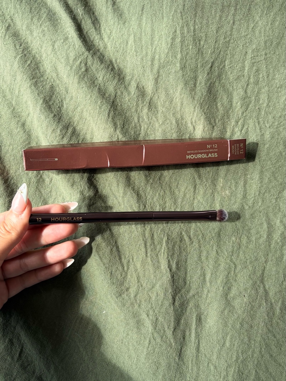 Hourglass No.12 Beveled Eye Shadow Brush